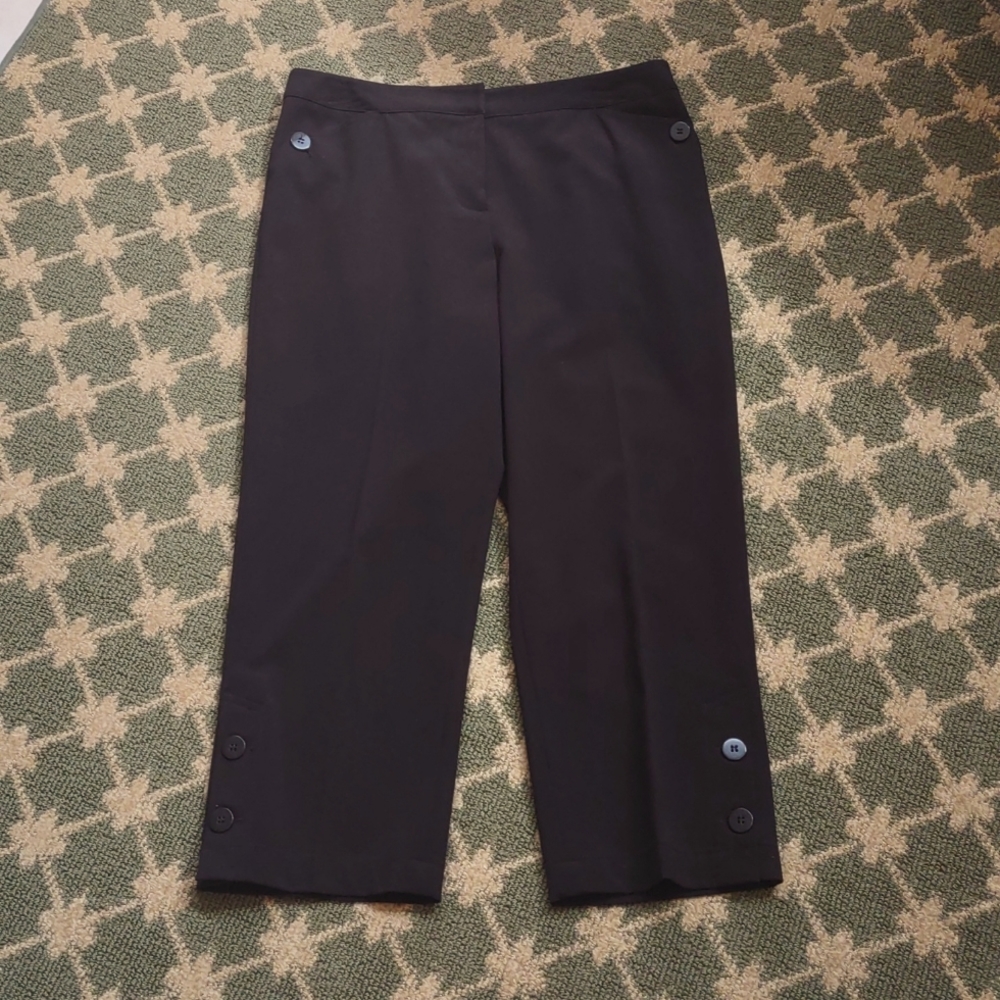 EUC Crop Stretch Capri Dress Pant with Button Detailing